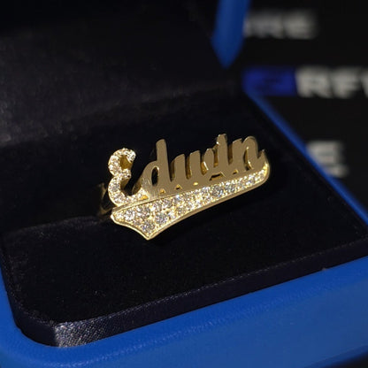 Fabricamos tu sortija de nombre con tu propio oro.
