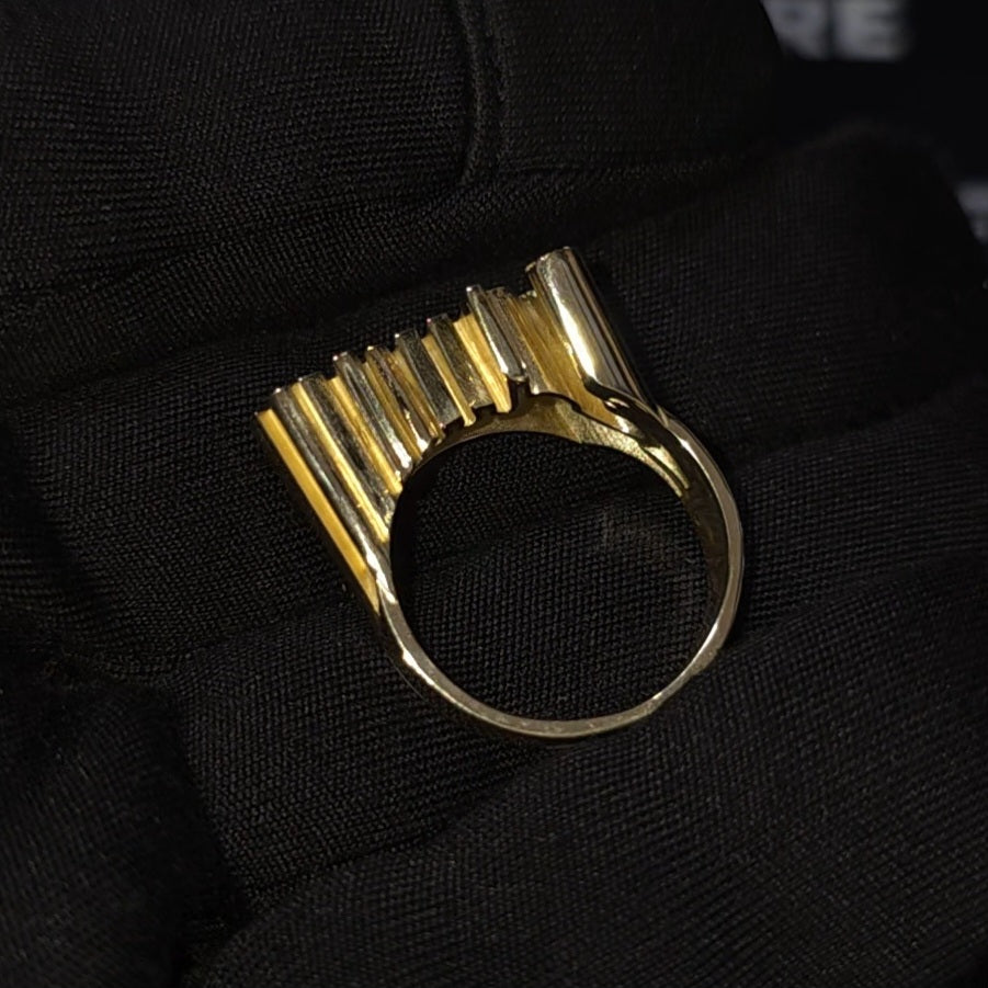 10K Name Ring 1/4 With Stone in first letter and tail
